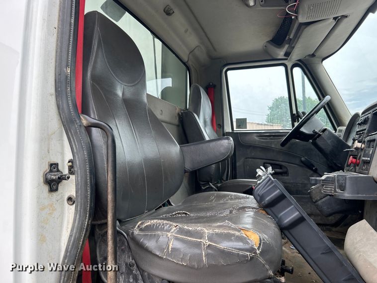 image for item EG0476 2009 International 4400 utility / service truck