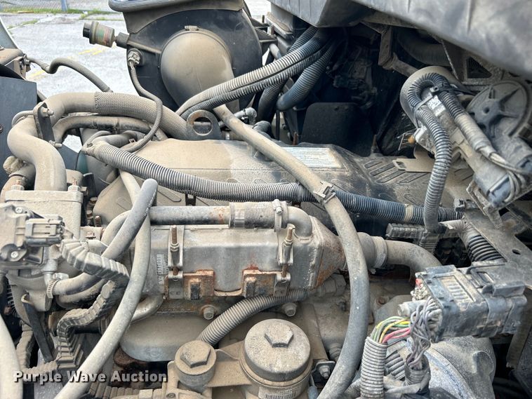 image for item EG0476 2009 International 4400 utility / service truck