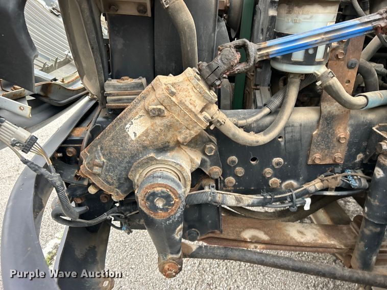 image for item EG0476 2009 International 4400 utility / service truck