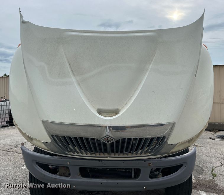 image for item EG0476 2009 International 4400 utility / service truck