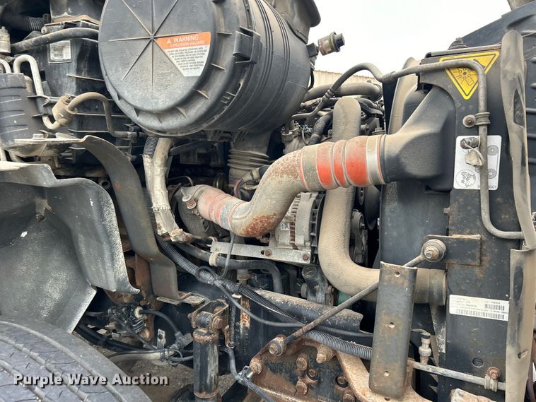 image for item EG0476 2009 International 4400 utility / service truck