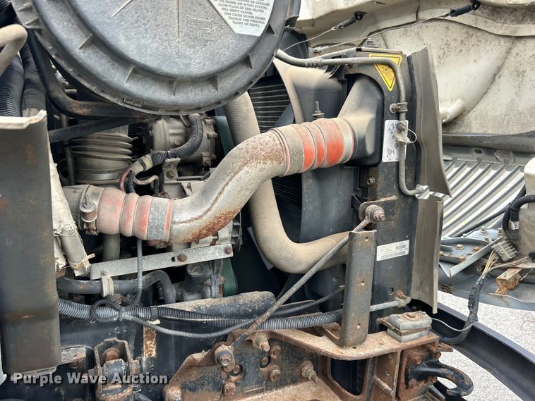 image for item EG0476 2009 International 4400 utility / service truck