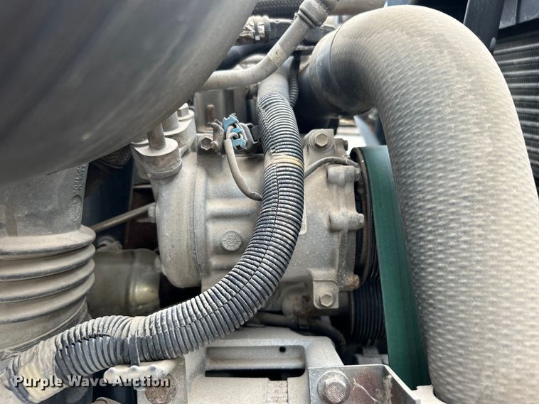 image for item EG0476 2009 International 4400 utility / service truck