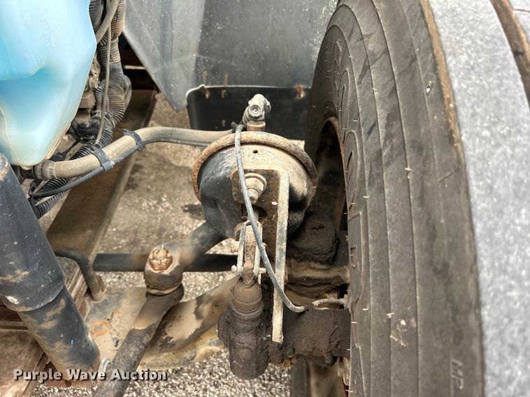 image for item EG0476 2009 International 4400 utility / service truck