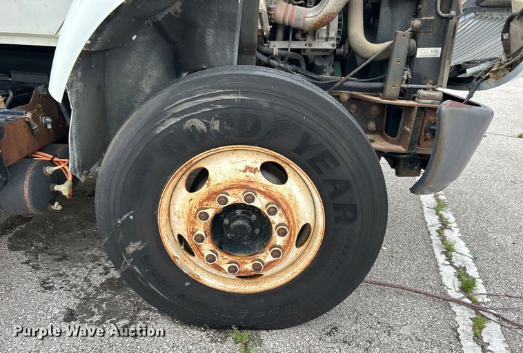 image for item EG0476 2009 International 4400 utility / service truck