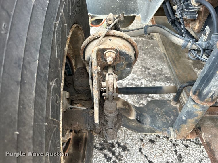 image for item EG0476 2009 International 4400 utility / service truck