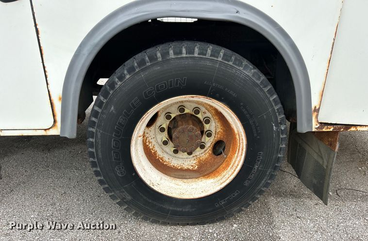 image for item EG0476 2009 International 4400 utility / service truck