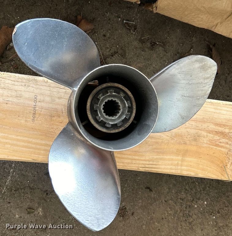 image for item EG0483 1999 Mercury Marine Marine1 outboard engine