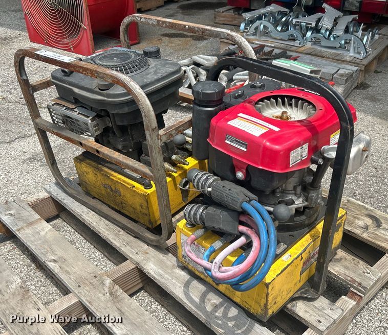 (2) Amkus hydraulic pumps in Tulsa, OK Item EG0488 for sale Purple Wave