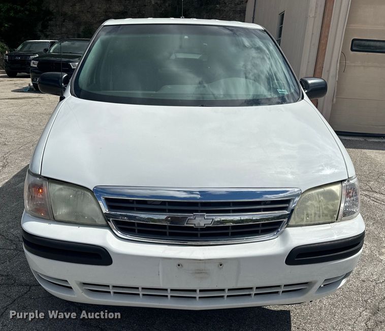 image for item EH6773 2005 El Dorado National handicap accessible van