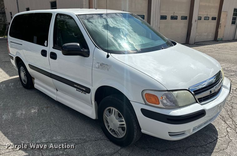 image for item EH6773 2005 El Dorado National handicap accessible van