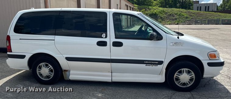 image for item EH6773 2005 El Dorado National handicap accessible van