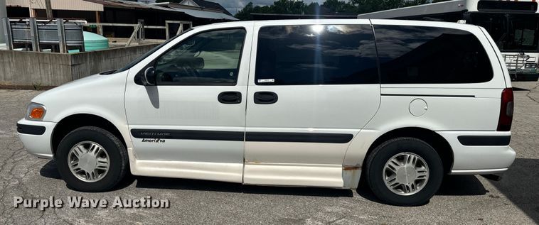 image for item EH6773 2005 El Dorado National handicap accessible van