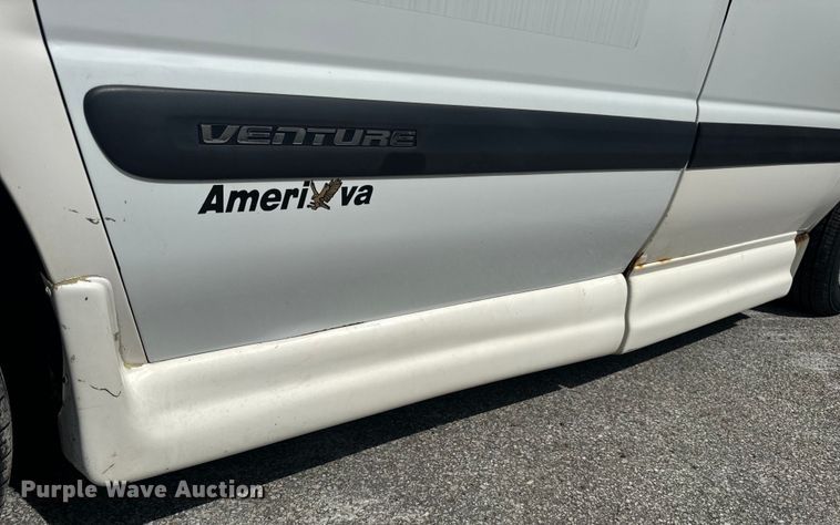 image for item EH6773 2005 El Dorado National handicap accessible van