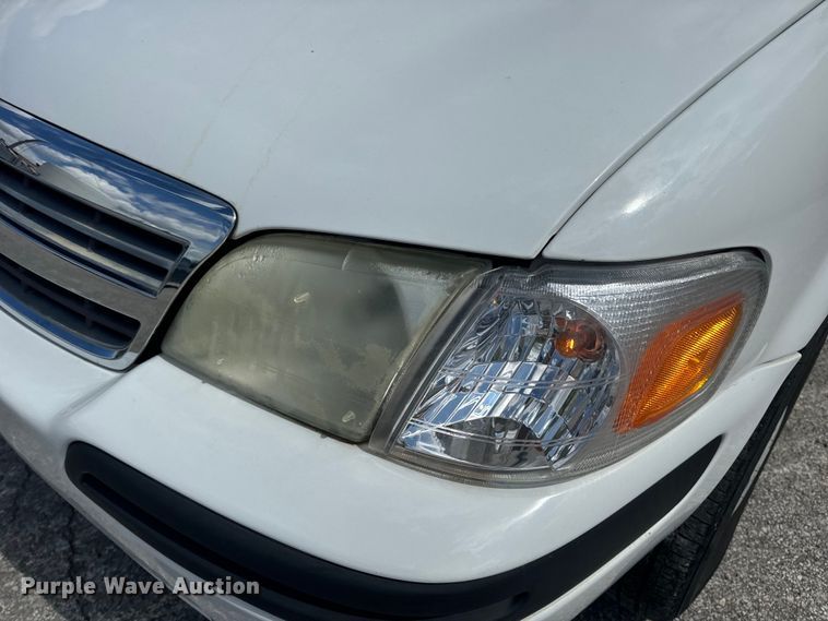 image for item EH6773 2005 El Dorado National handicap accessible van