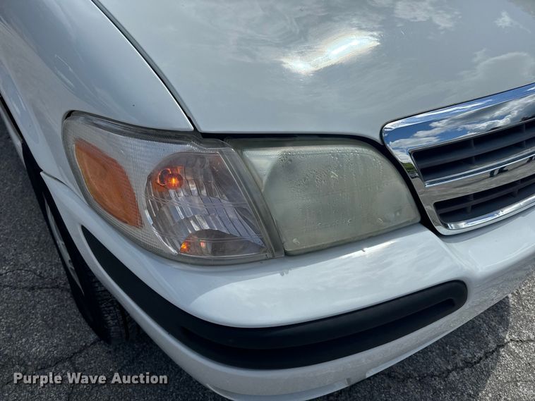 image for item EH6773 2005 El Dorado National handicap accessible van