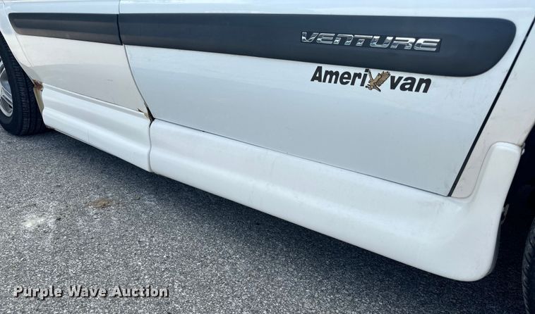 image for item EH6773 2005 El Dorado National handicap accessible van