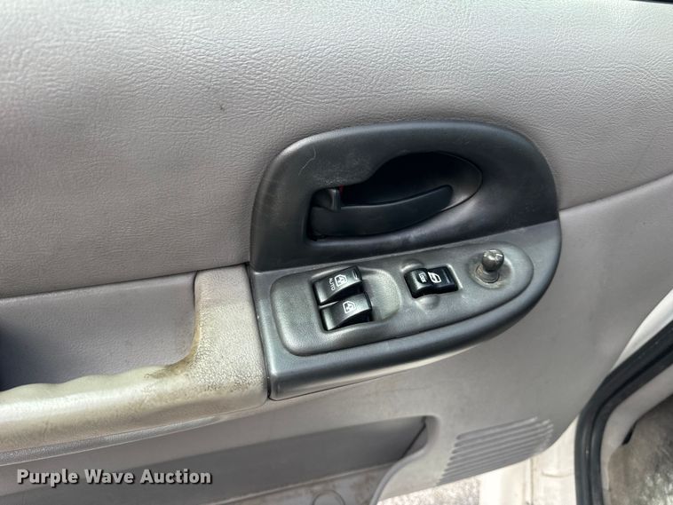 image for item EH6773 2005 El Dorado National handicap accessible van