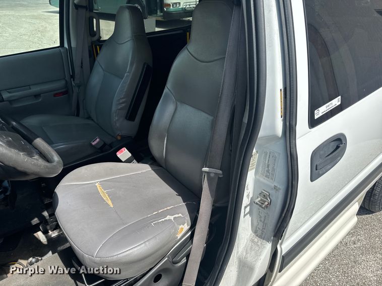 image for item EH6773 2005 El Dorado National handicap accessible van