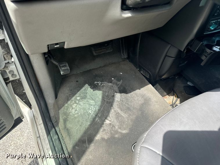 image for item EH6773 2005 El Dorado National handicap accessible van