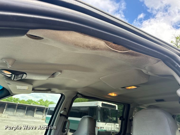 image for item EH6773 2005 El Dorado National handicap accessible van