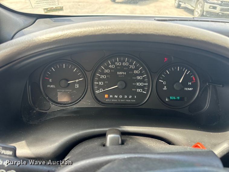 image for item EH6773 2005 El Dorado National handicap accessible van