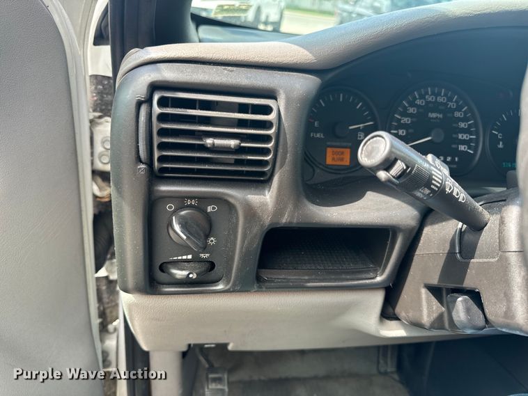 image for item EH6773 2005 El Dorado National handicap accessible van