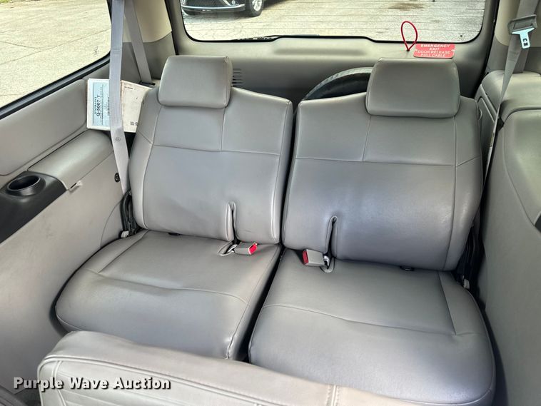 image for item EH6773 2005 El Dorado National handicap accessible van