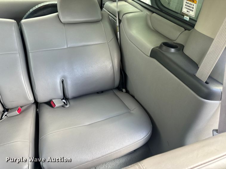 image for item EH6773 2005 El Dorado National handicap accessible van