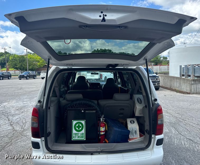 image for item EH6773 2005 El Dorado National handicap accessible van