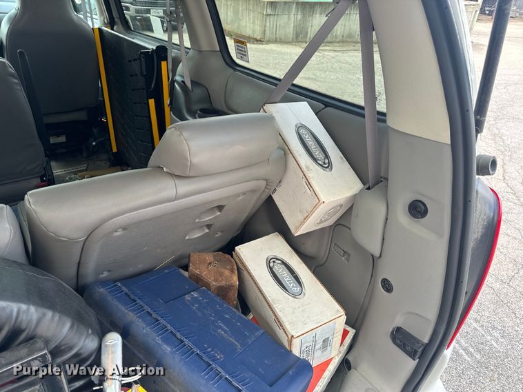 image for item EH6773 2005 El Dorado National handicap accessible van