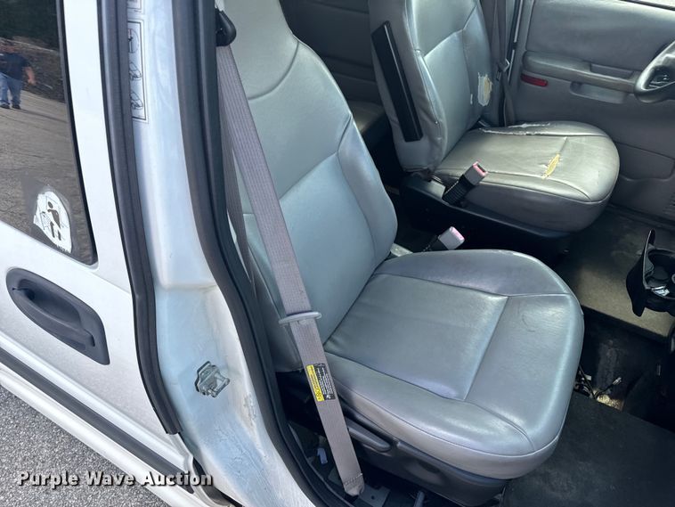 image for item EH6773 2005 El Dorado National handicap accessible van