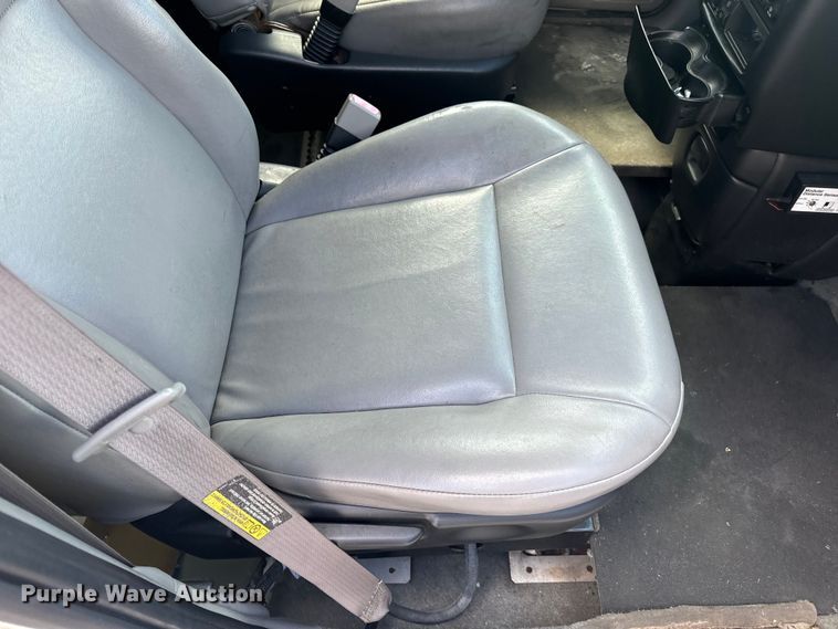 image for item EH6773 2005 El Dorado National handicap accessible van