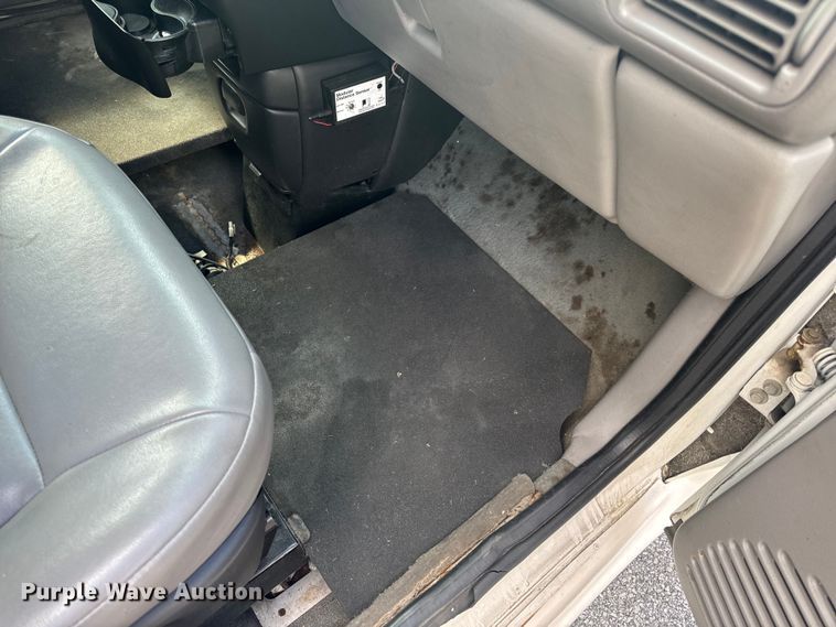 image for item EH6773 2005 El Dorado National handicap accessible van