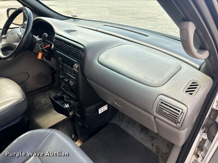 image for item EH6773 2005 El Dorado National handicap accessible van