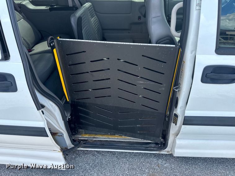 image for item EH6773 2005 El Dorado National handicap accessible van