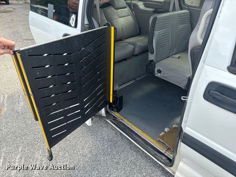 image for item EH6773 2005 El Dorado National handicap accessible van