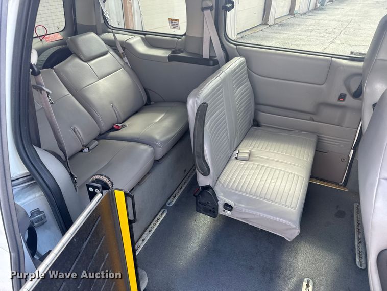 image for item EH6773 2005 El Dorado National handicap accessible van