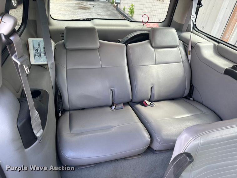 image for item EH6773 2005 El Dorado National handicap accessible van