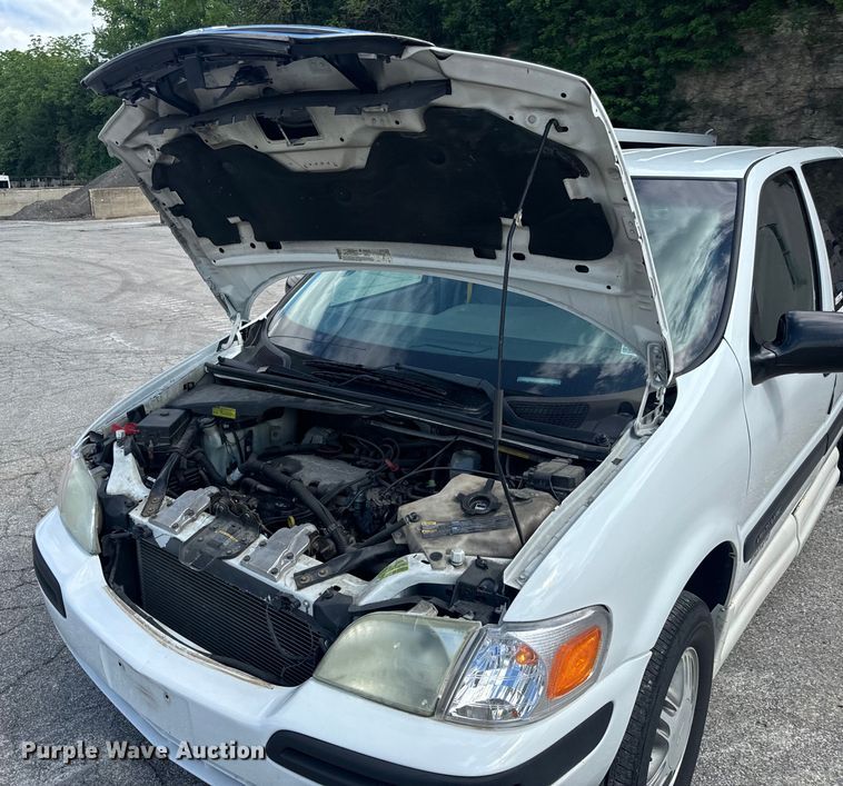 image for item EH6773 2005 El Dorado National handicap accessible van