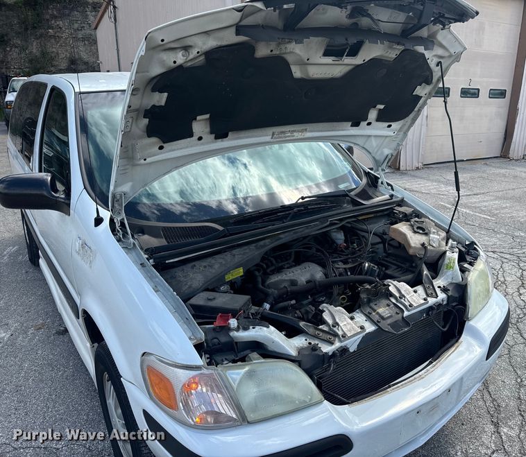 image for item EH6773 2005 El Dorado National handicap accessible van