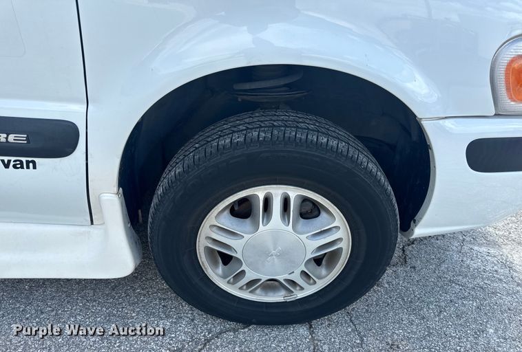 image for item EH6773 2005 El Dorado National handicap accessible van