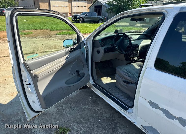 image for item EH6827 1998 Ford Windstar van