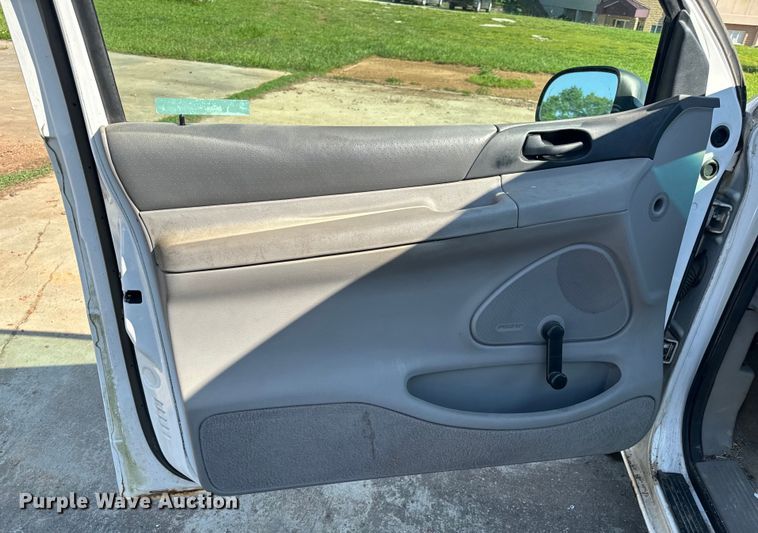 image for item EH6827 1998 Ford Windstar van