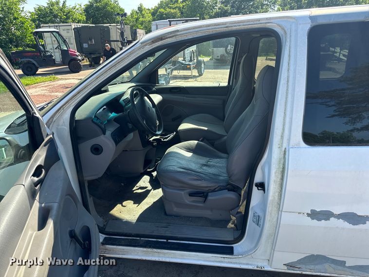 image for item EH6827 1998 Ford Windstar van