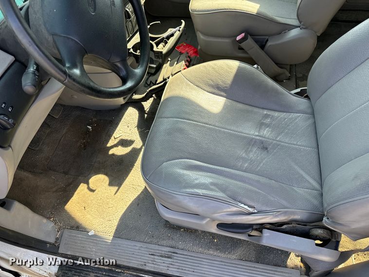 image for item EH6827 1998 Ford Windstar van