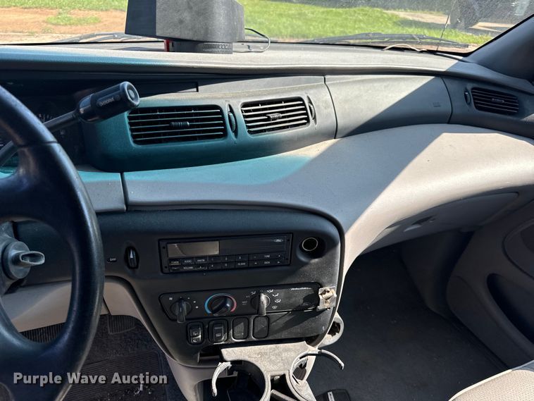 image for item EH6827 1998 Ford Windstar van