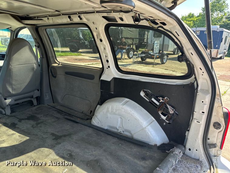 image for item EH6827 1998 Ford Windstar van