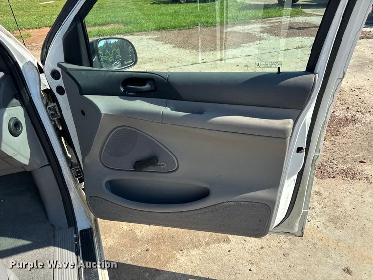 image for item EH6827 1998 Ford Windstar van