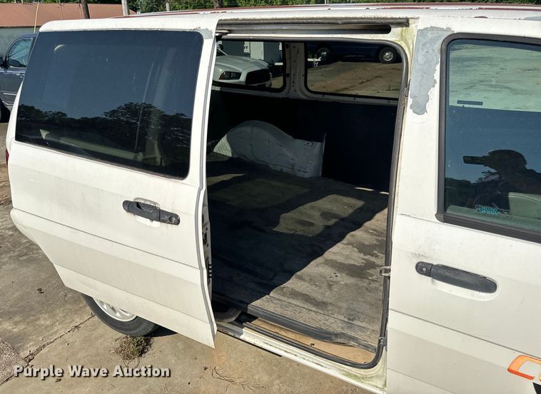 image for item EH6827 1998 Ford Windstar van